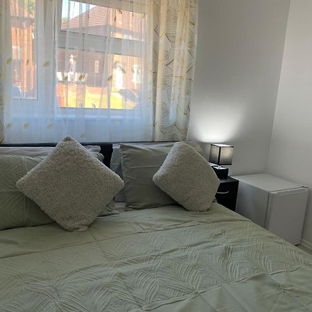 Double Room Bentilee Bucknall  Экстерьер фото