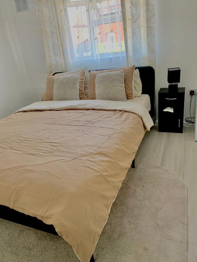Double Room Bentilee Bucknall  Экстерьер фото