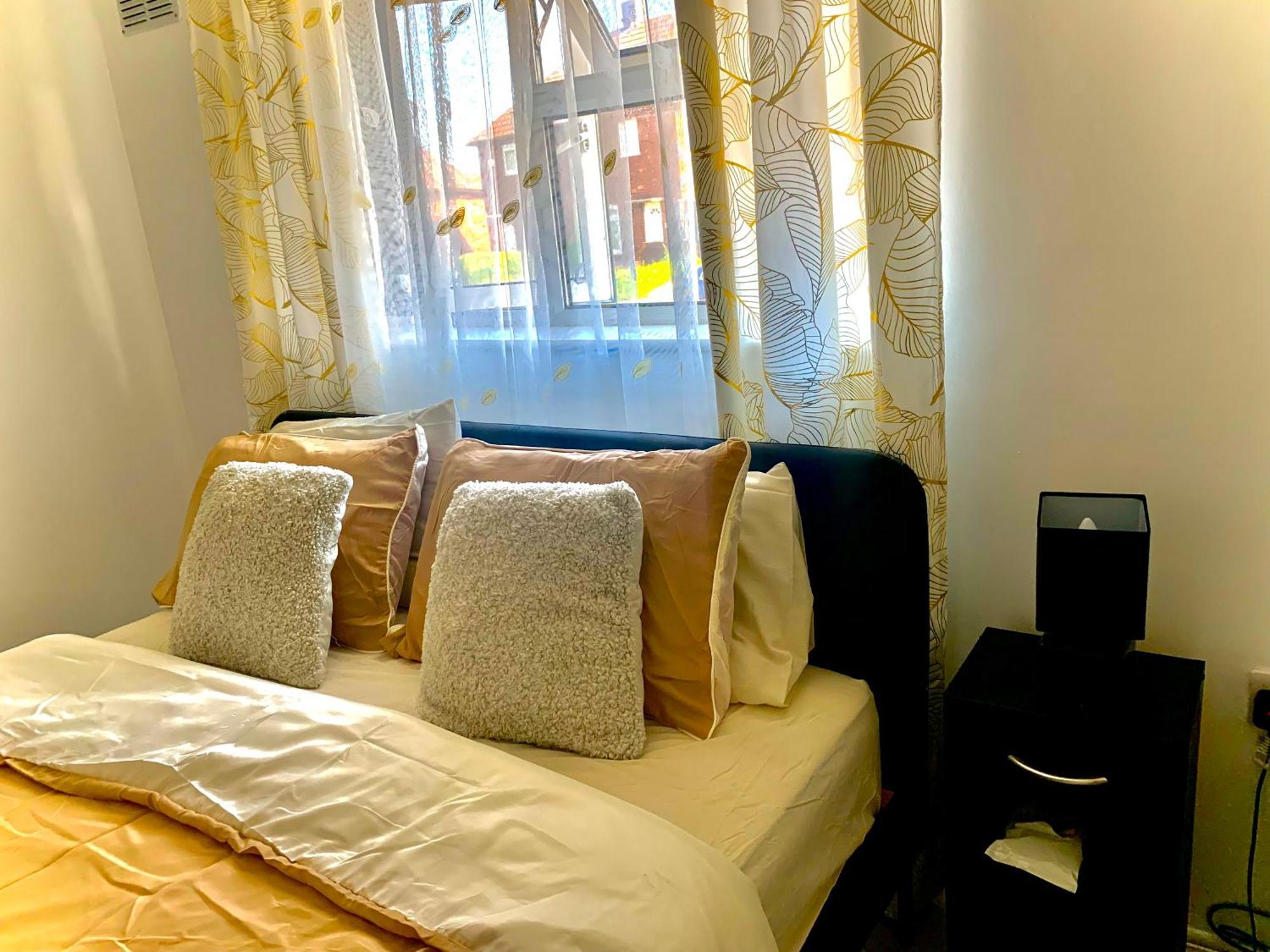 Double Room Bentilee Bucknall  Экстерьер фото